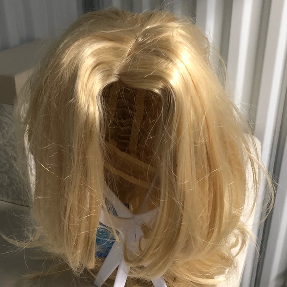 Accessories - blonde center part synthetic hair